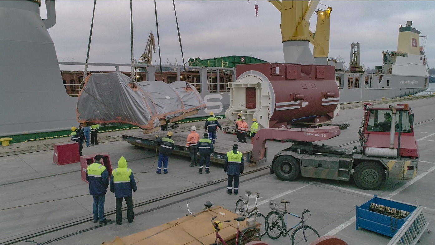 Project logistics - case studies - handling of heavy cargo in port