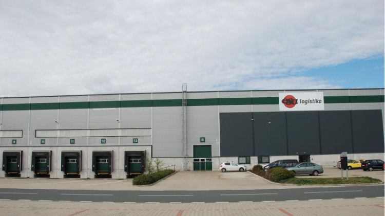 ESA logistika warehouse - Úžice, ramps, parking lot