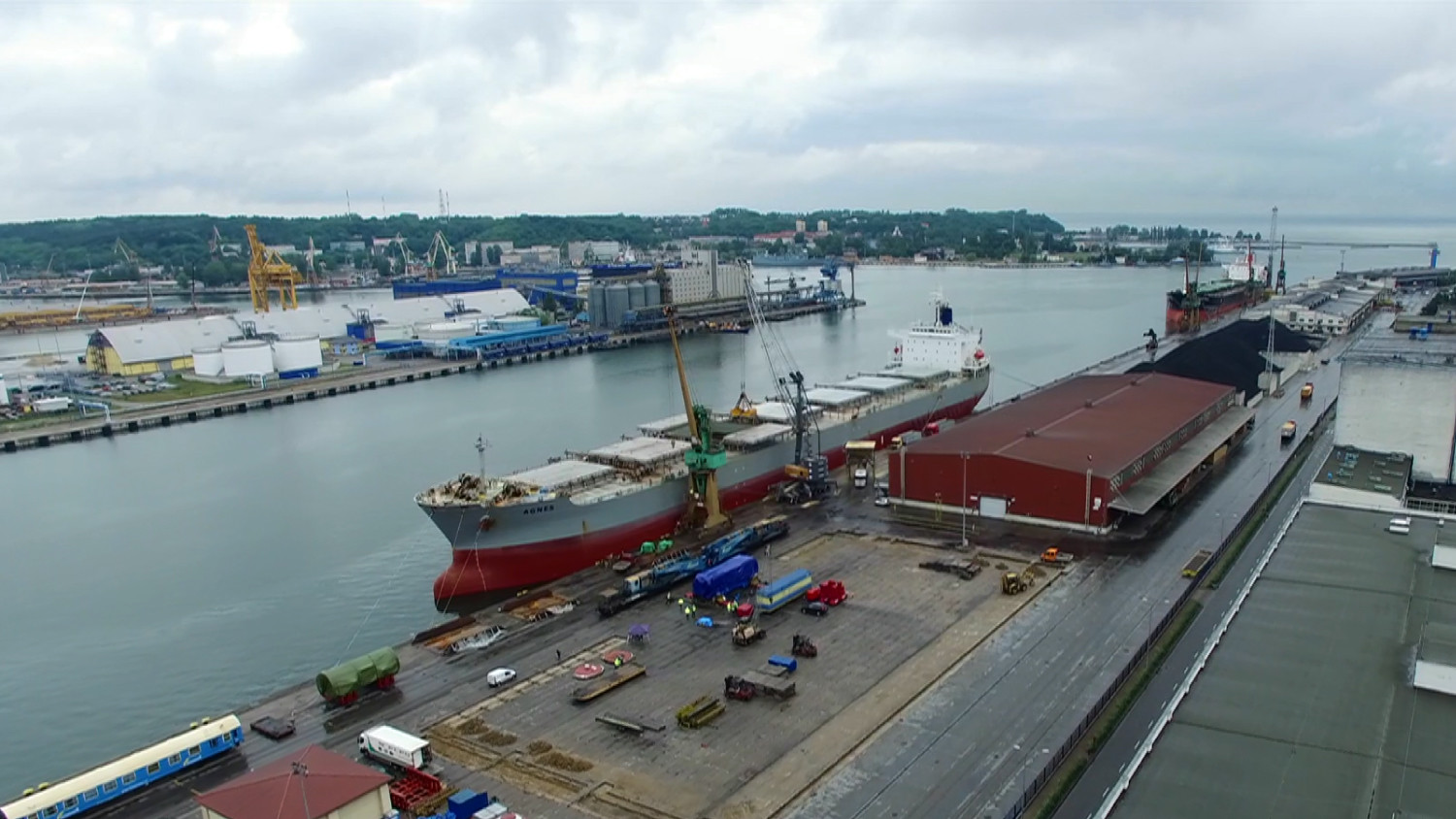 Special transport - View of the harbor. Unloading of oversized equipment from a seagoing ship for subsequent transhipment by rail.